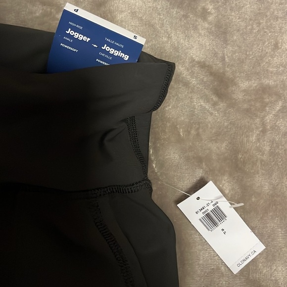 NWT Women’s old navy joggers - Picture 2 of 3